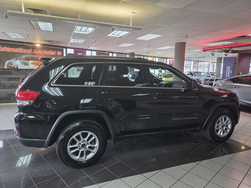 Used 2018 Jeep Grand Cherokee Laredo AWD/4WD image 9