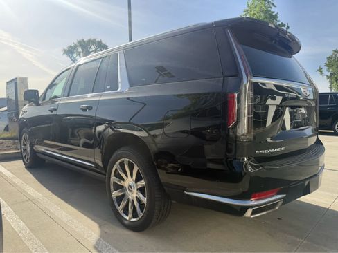 Used 2024 Cadillac Escalade ESV Premium Luxury Platinum image 3