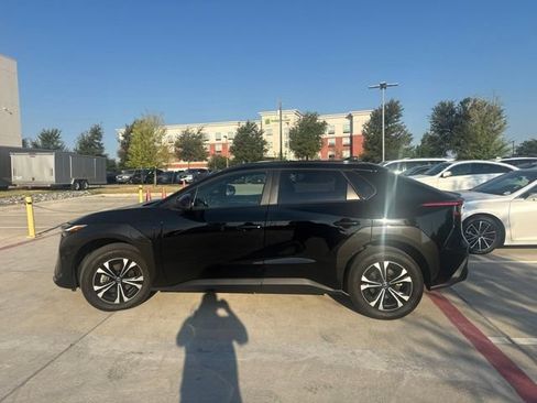 Used 2024 Toyota bZ4X FWD image 5
