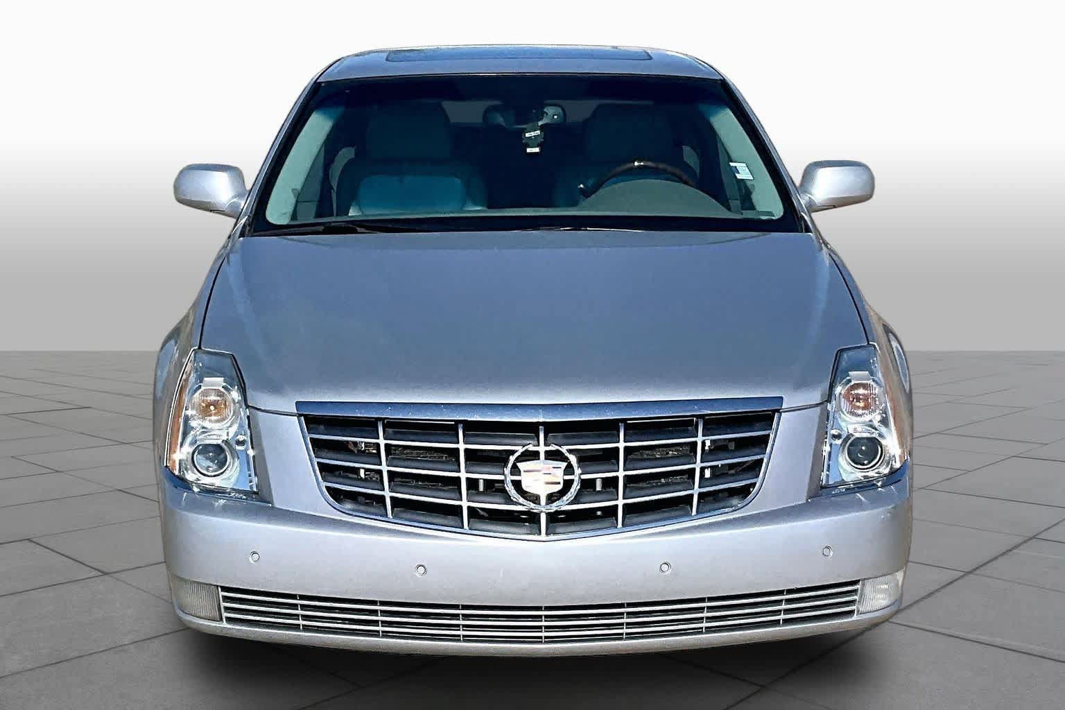 Used 2011 Cadillac DTS Luxury FWD image 3