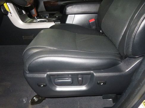 Used 2010 Toyota Tundra Limited w/ Platinum Pkg image 22