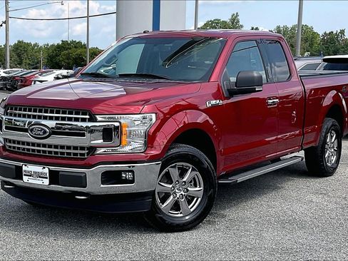 Used 2018 Ford F150 XLT w/ Equipment Group 302A Luxury AWD/4WD image 3