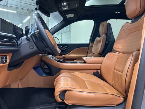 Used 2025 Lincoln Aviator Black Label w/ Jet Appearance Package image 9