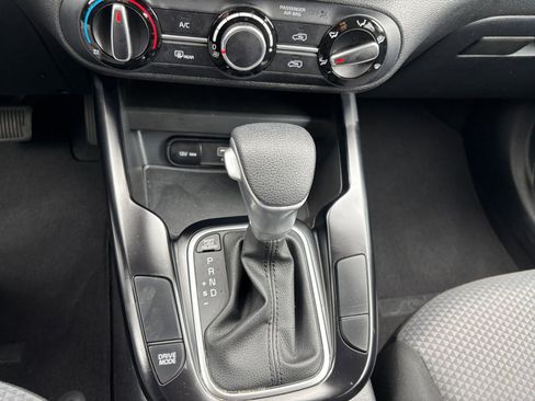 Used 2025 Kia Soul LX w/ LX Technology Package FWD image 42