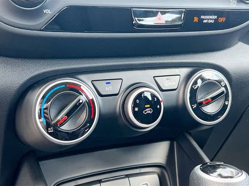 New 2025 Hyundai Venue SE image 15