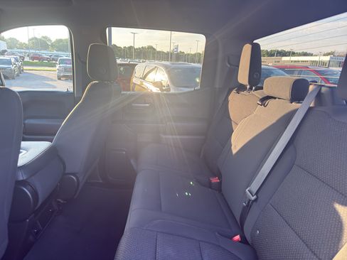 Used 2021 GMC Sierra 1500 4x4 Crew Cab w/ Sierra Value Package image 32