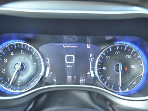 Used 2022 Chrysler Pacifica Touring-L FWD image 22