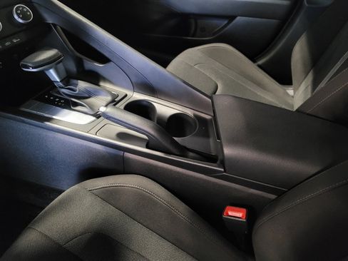 Used 2025 Hyundai Elantra SE FWD image 26