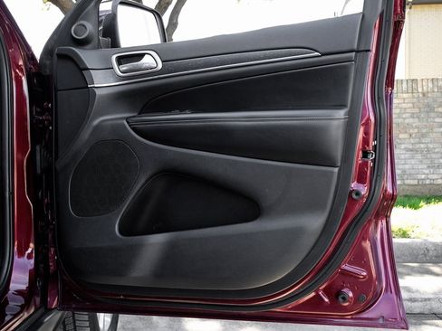 Used 2017 Jeep Grand Cherokee Limited image 53