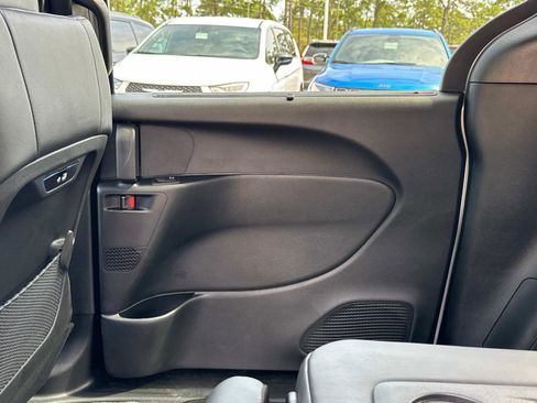 New 2026 Chrysler Pacifica Select FWD image 14