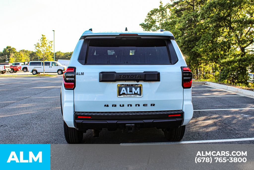 Used 2025 Toyota 4Runner SR5 AWD/4WD image 10