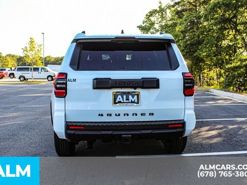 Used 2025 Toyota 4Runner SR5 AWD/4WD image 10