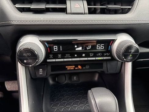 Used 2022 Toyota RAV4 LE image 32