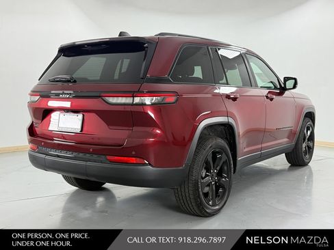 Used 2023 Jeep Grand Cherokee Altitude AWD/4WD image 6