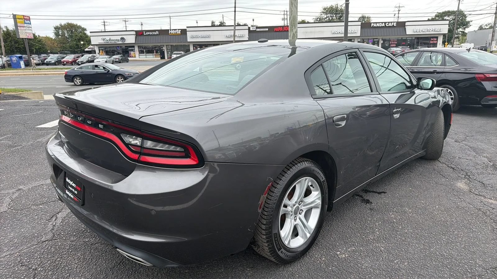 Used 2019 Dodge Charger SXT RWD image 3