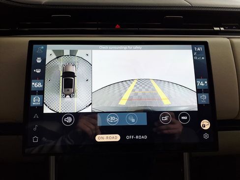 Used 2025 Land Rover Range Rover SE image 19