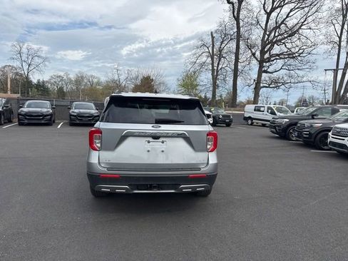 Used 2023 Ford Explorer XLT w/ Equipment Group 202A image 7