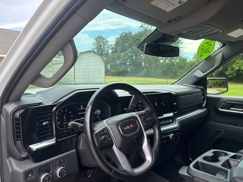 Used 2025 GMC Sierra 1500 SLT RWD image 12