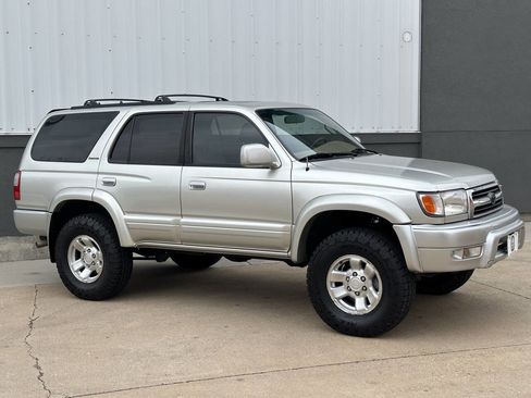 Used 2000 Toyota 4Runner Limited image 28