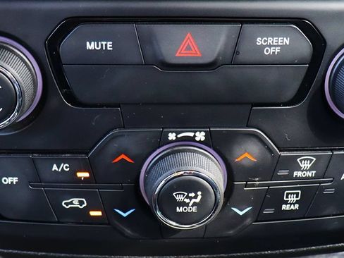 Used 2020 Jeep Renegade Latitude w/ Popular Equipment Group FWD image 45