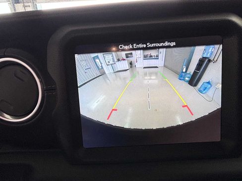 Used 2019 Jeep Wrangler Unlimited Sahara w/ Dual Top Group AWD/4WD image 24