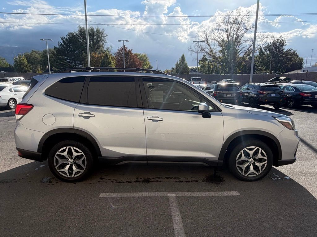 Used 2020 Subaru Forester Premium AWD/4WD image 6