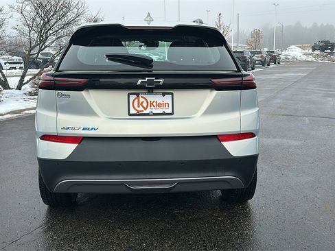 Used 2022 Chevrolet Bolt EUV LT w/ Convenience Package image 7