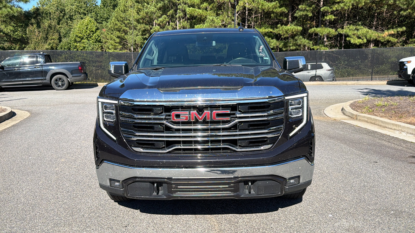 Used 2025 GMC Sierra 1500 SLT AWD/4WD image 3