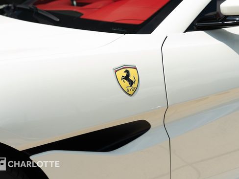 Used 2019 Ferrari Portofino image 9