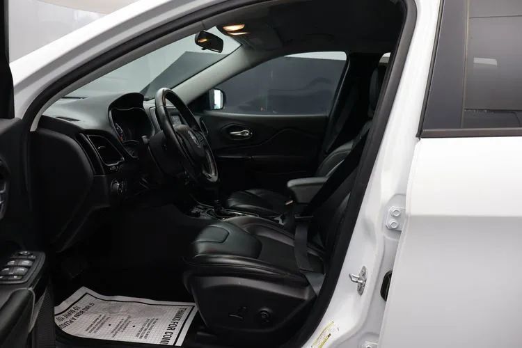 Used 2020 Jeep Cherokee Latitude Plus AWD/4WD image 14