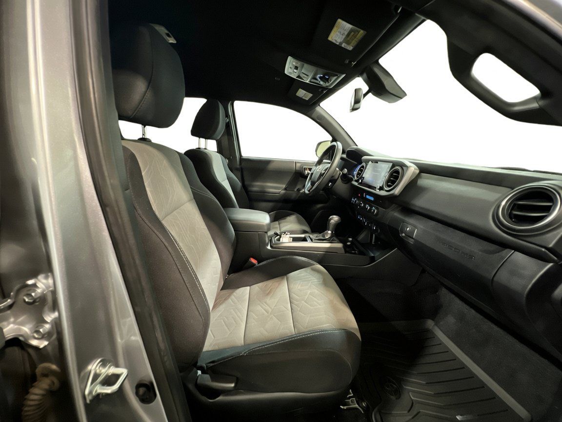 Used 2022 Toyota Tacoma TRD Off-Road w/ Technology Package AWD/4WD image 19