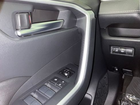 Used 2025 Toyota RAV4 XLE AWD/4WD image 20