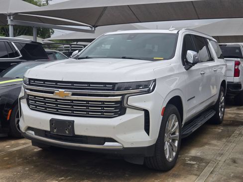 Used 2021 Chevrolet Suburban Premier AWD/4WD image 4