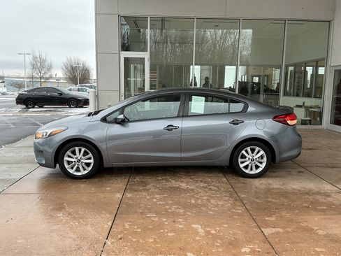 Used 2017 Kia Forte S image 19