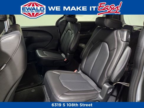 New 2026 Chrysler Pacifica Select image 7