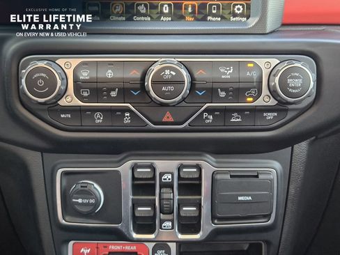 Used 2023 Jeep Gladiator Rubicon w/ Cold Weather Group AWD/4WD image 17