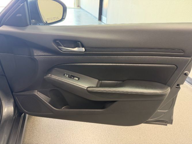 Used 2025 Nissan Altima 2.5 SV FWD image 33