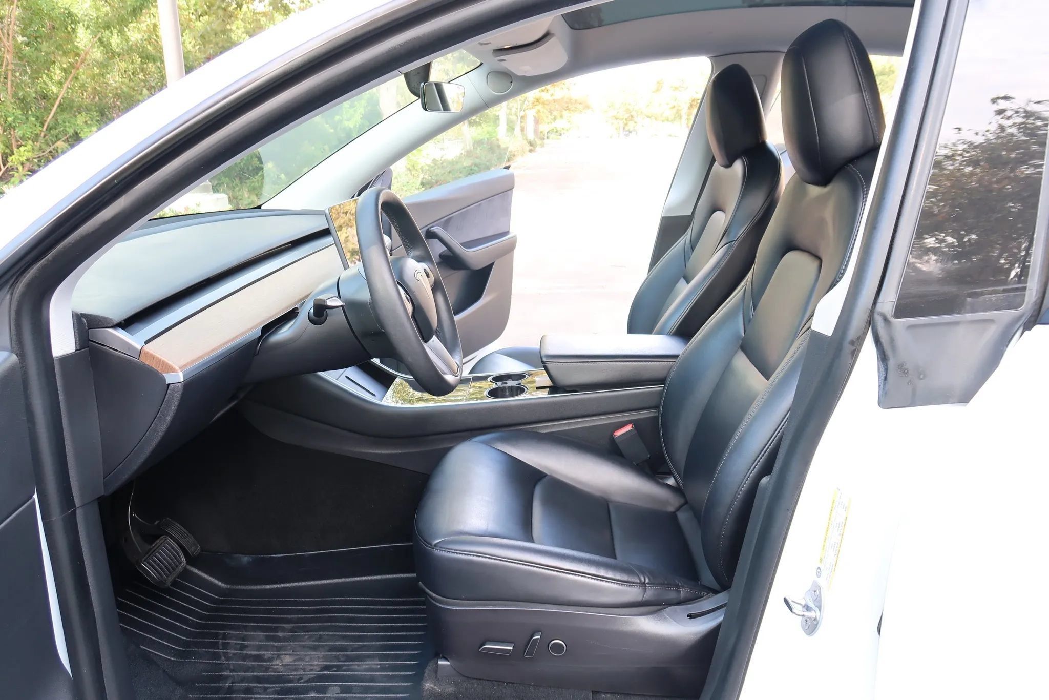 Used 2021 Tesla Model Y Long Range AWD/4WD image 16