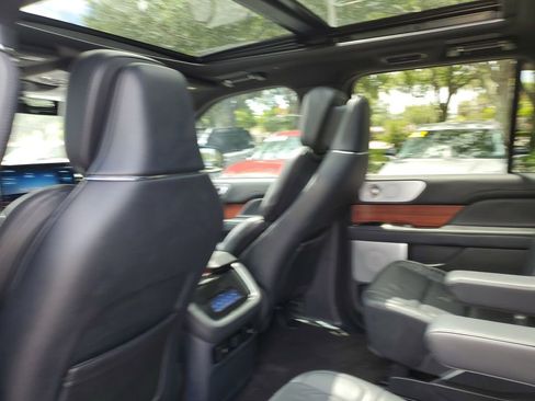 Certified 2024 Lincoln Navigator L Reserve AWD/4WD image 10