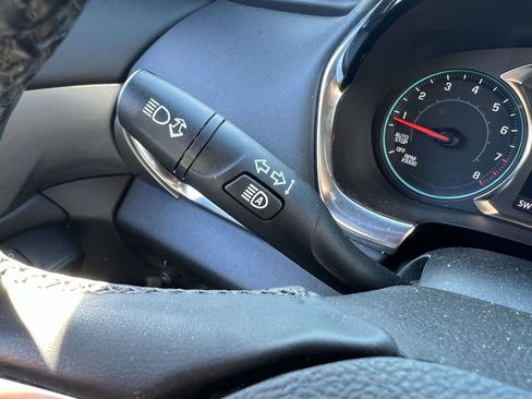 Used 2023 Chevrolet Traverse LT image 33