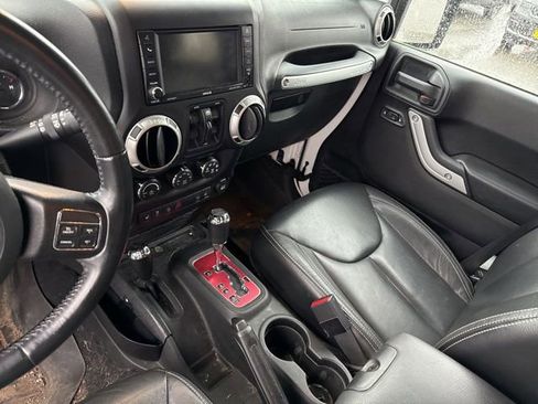 Used 2016 Jeep Wrangler Unlimited Sahara w/ Mopar Chrome Edition Group AWD/4WD image 8