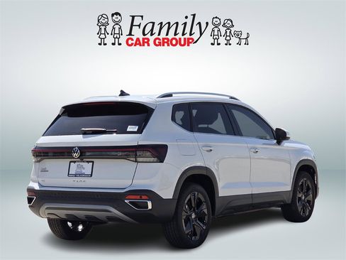 New 2025 Volkswagen Taos SE image 4