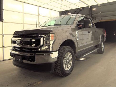Used 2020 Ford F250 XLT w/ FX4 Off-Road Package image 2