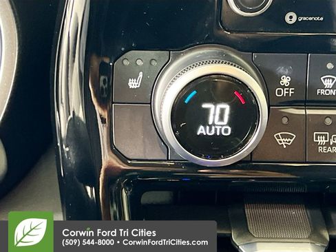 Used 2021 Toyota Highlander XLE image 23