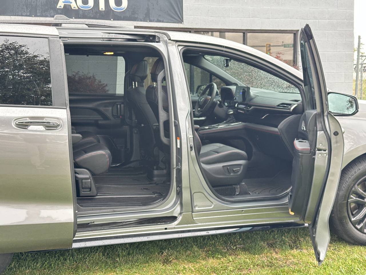 Used 2026 Toyota Sienna XSE AWD/4WD image 26
