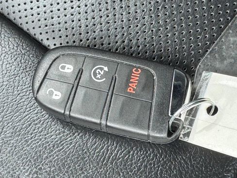 Used 2019 Jeep Compass Limited AWD/4WD image 34
