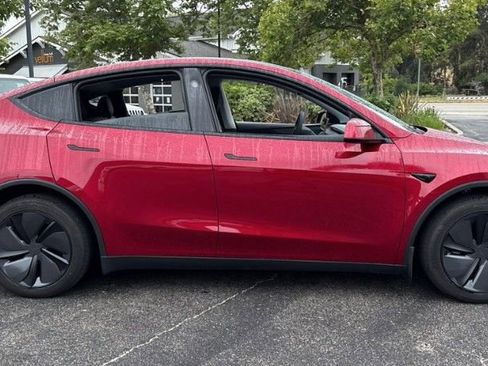 Used 2026 Tesla Model Y AWD image 4
