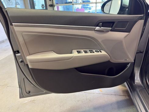 Used 2019 Hyundai Elantra Limited FWD image 13