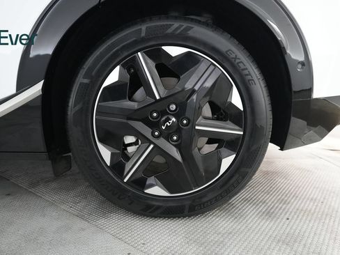 Used 2025 Kia EV6 Wind RWD image 9