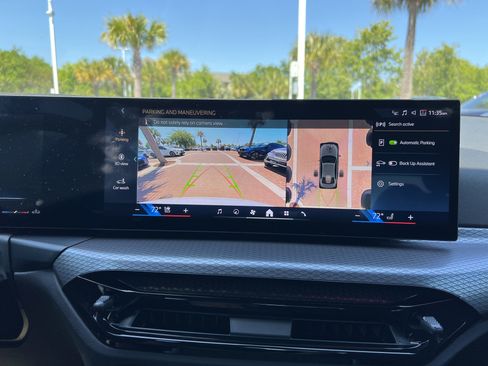 Used 2025 BMW 330i Sedan w/ M Sport Package image 25